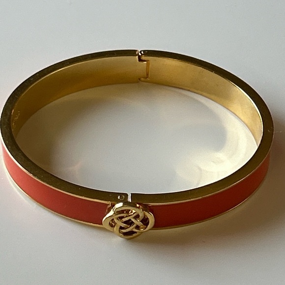 STELLA & DOT ENAMEL HINGED LINDSAY BANGLE BRACELET - Picture 2 of 9